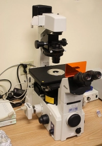 a picture of a fluorescent microscope